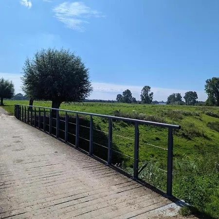 In Meeussen With Private Garden Feriehus